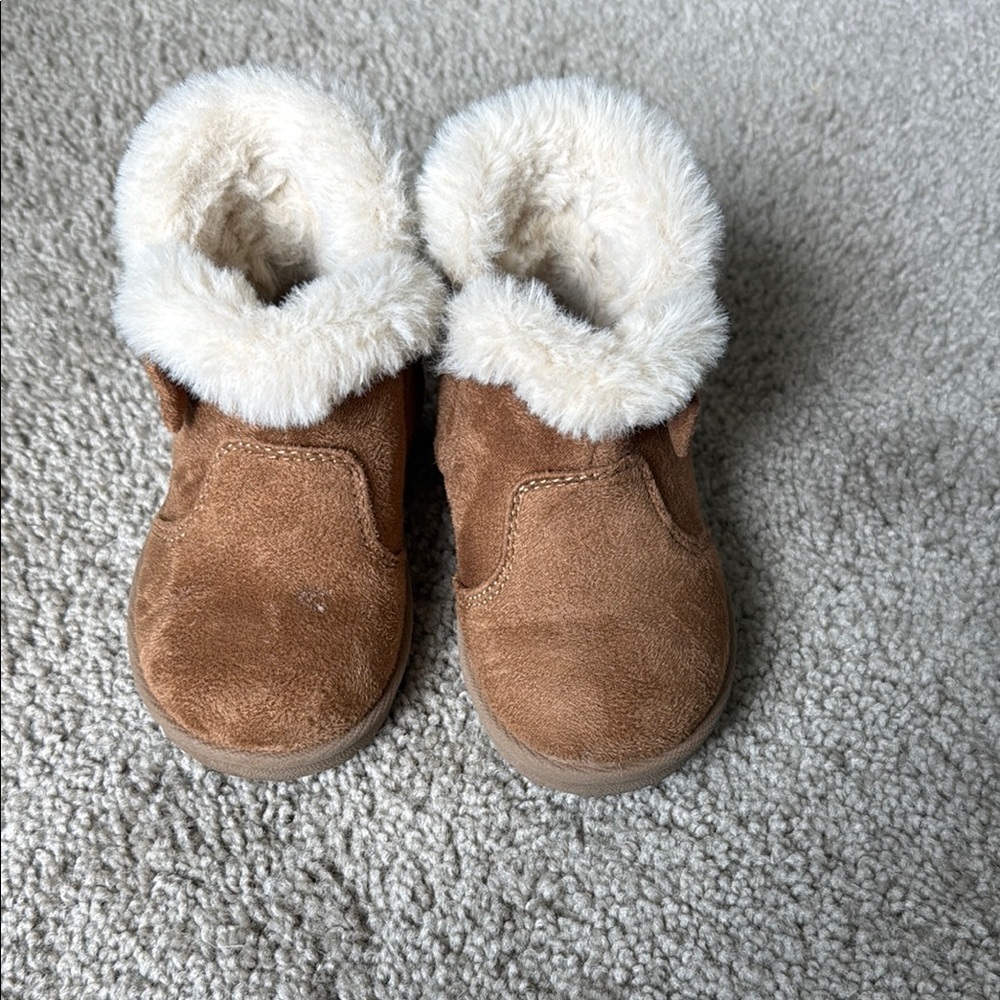 Wonder Nation Tan Baby Booties with Faux Fur
